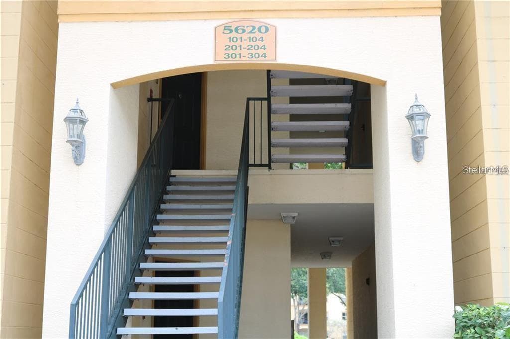 5620 PINNACLE HEIGHTS CIRCLE UNIT 103 TAMPA, FL 33624