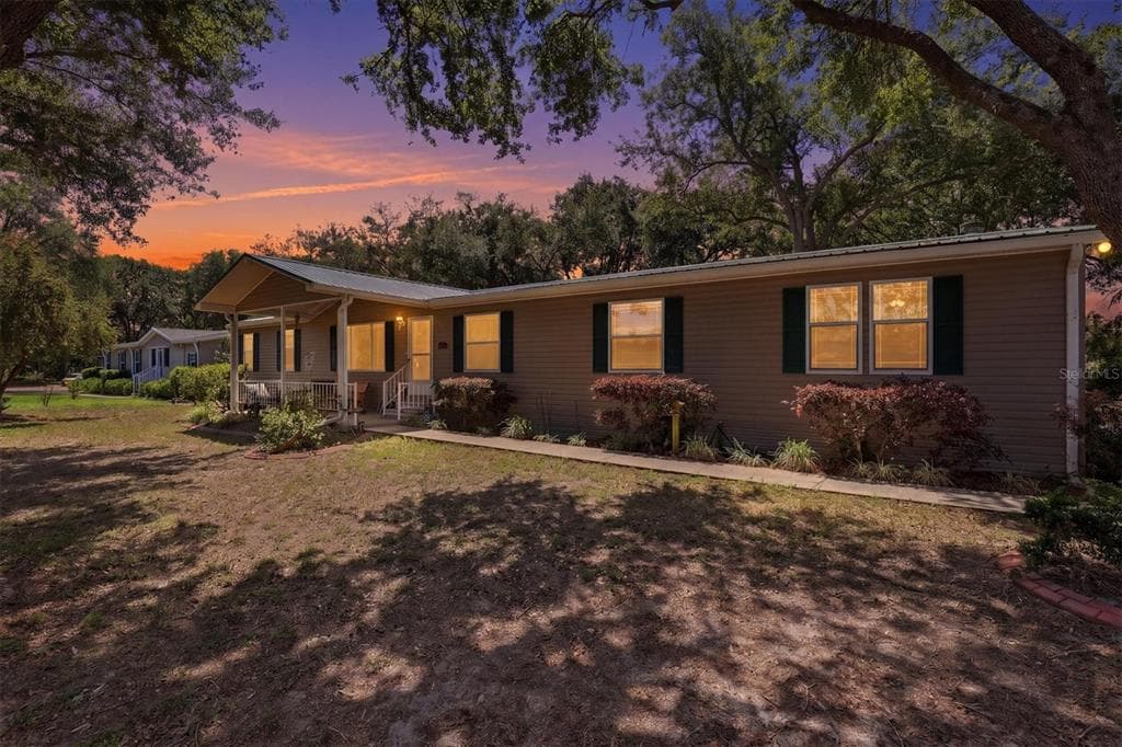 33906 CODDLE COURT WESLEY CHAPEL, FL 33543