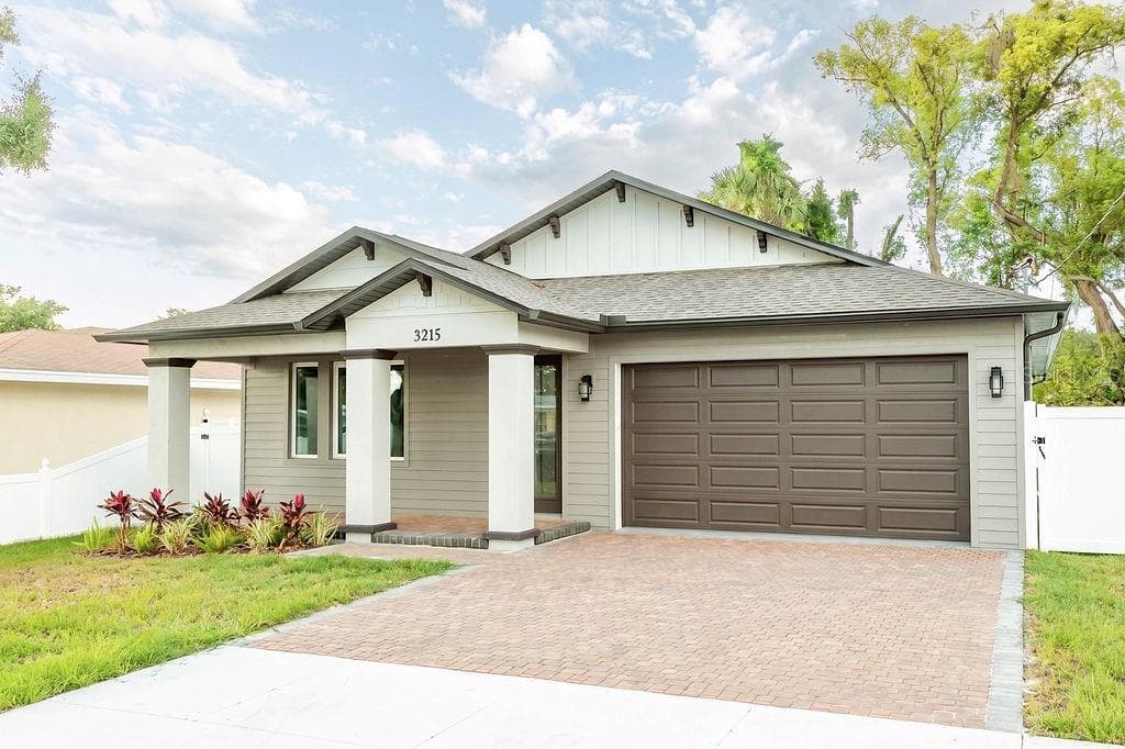 3215 W AILEEN STREET TAMPA, FL 33607