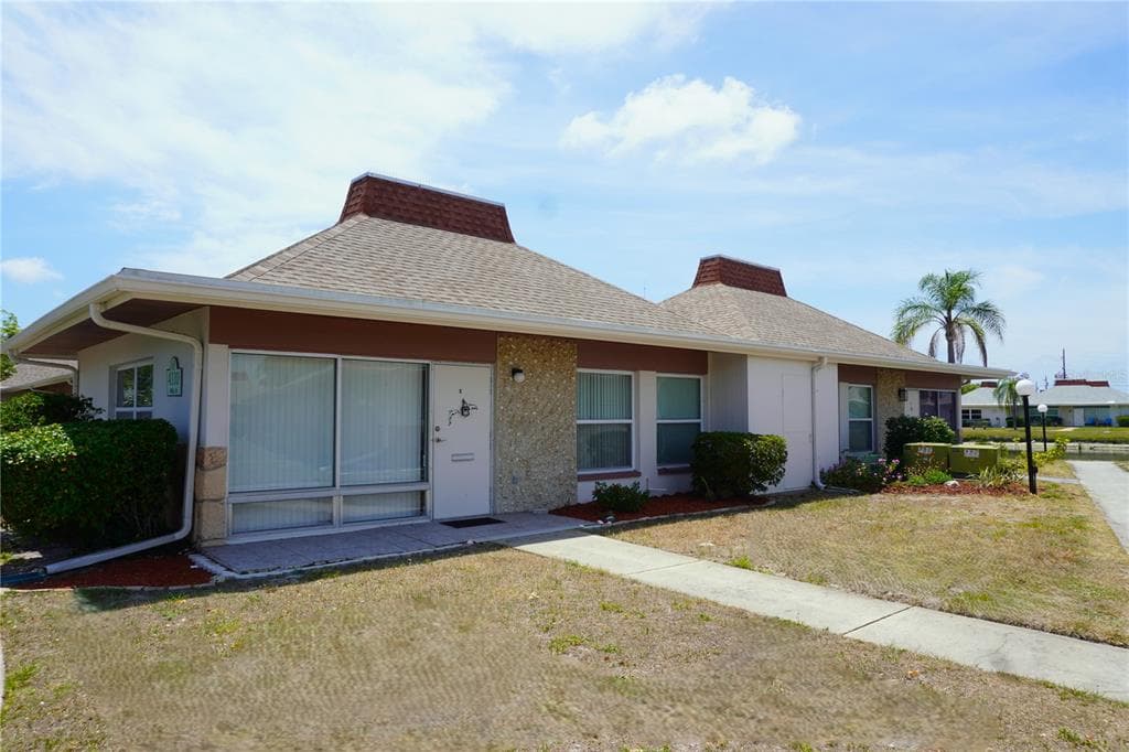 4330 TAHITIAN GARDENS CIRCLE UNIT E HOLIDAY, FL 34691