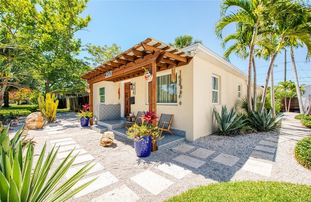 425 46TH AVENUE S ST PETERSBURG, FL 33705