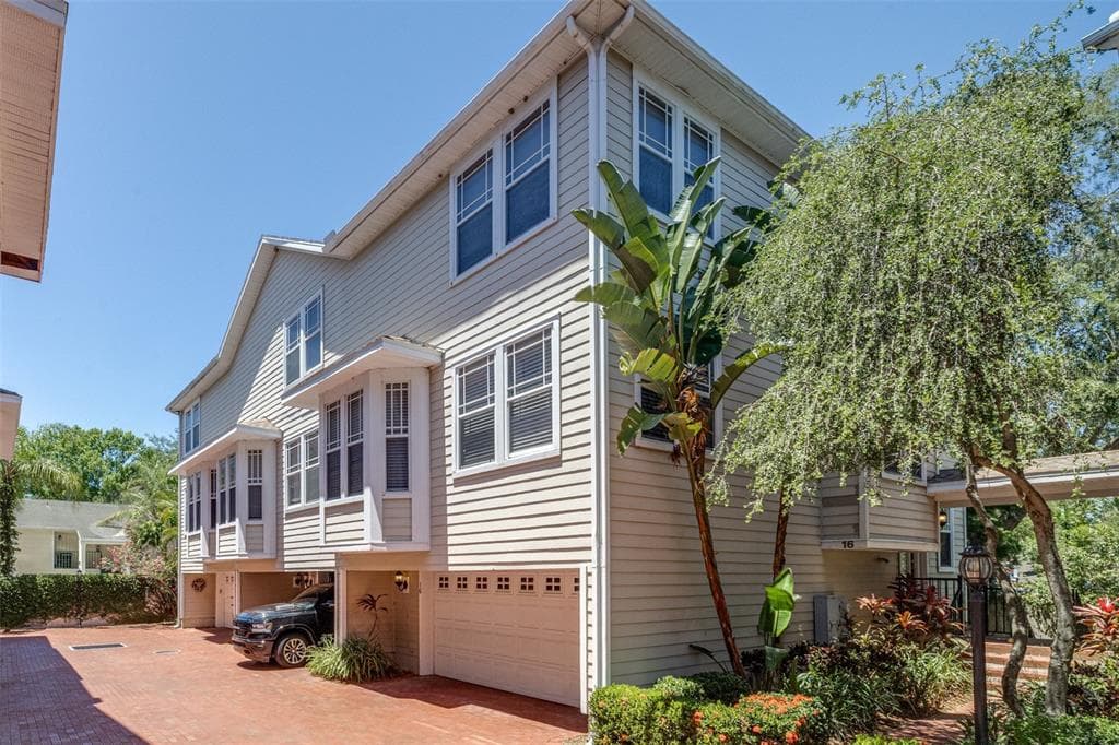 3315 W DE LEON STREET UNIT 16 TAMPA, FL 33609