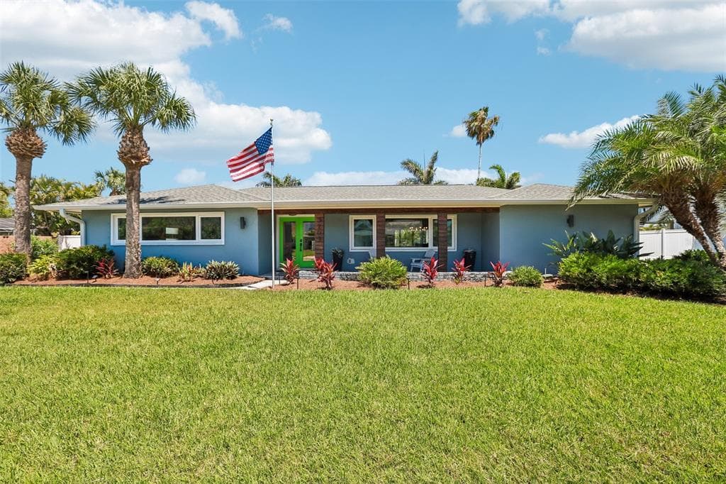 3203 HIBISCUS DRIVE W