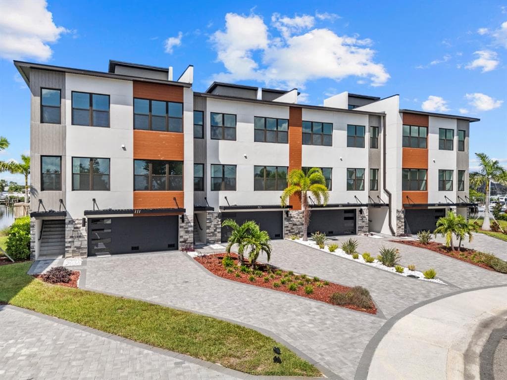 777 GRAN KAYMEN WAY APOLLO BEACH, FL 33572