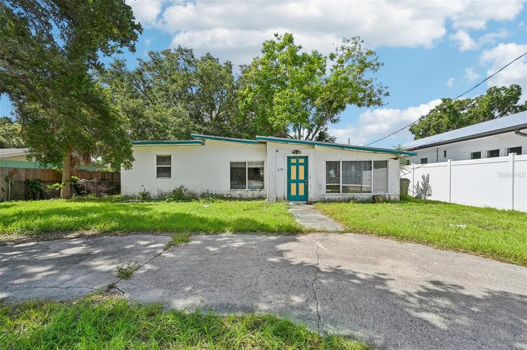 2524 NOVUS STREET SARASOTA, FL 34237