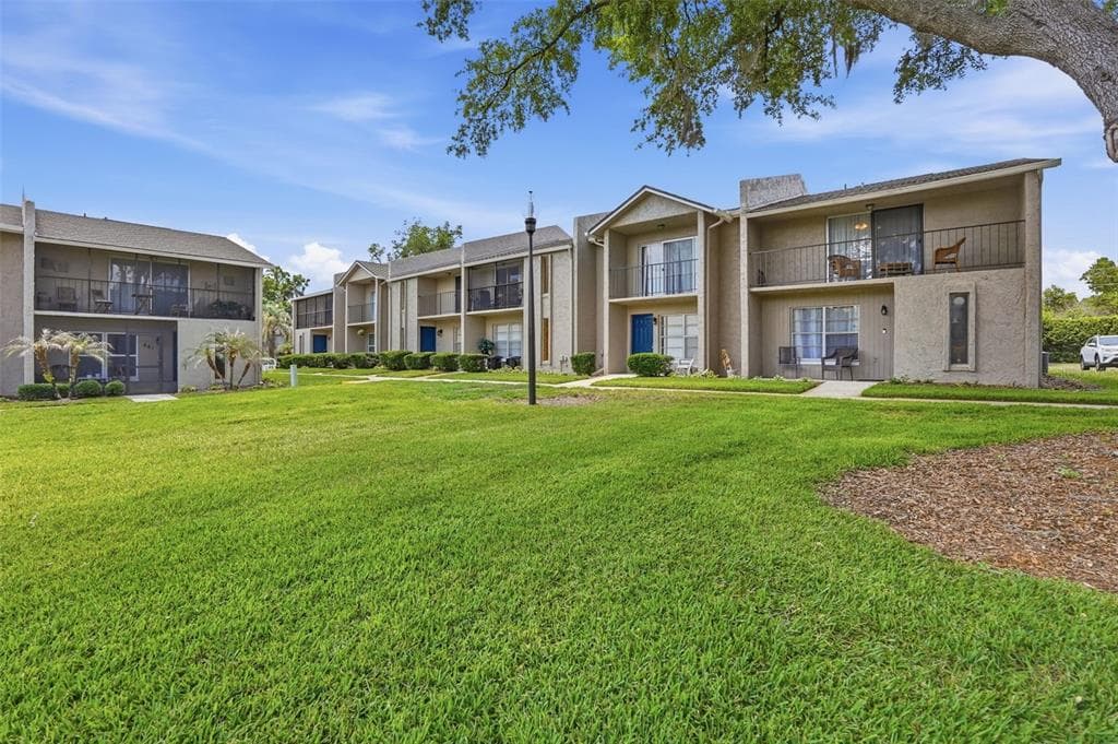 868 TOWN CIRCLE UNIT 123 MAITLAND, FL 32751
