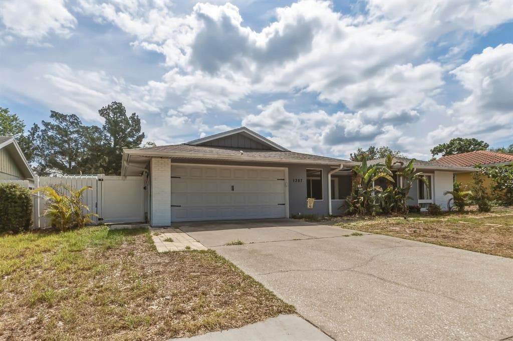 1387 S DISSTON AVENUE TARPON SPRINGS, FL 34689