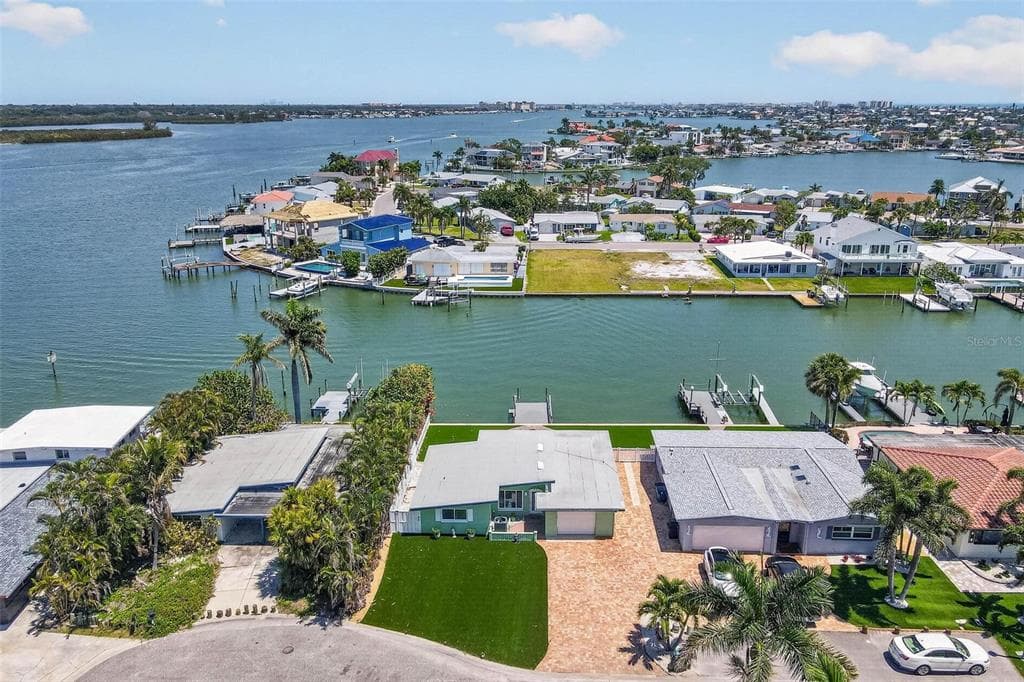 245 176TH TERRACE E REDINGTON SHORES, FL 33708