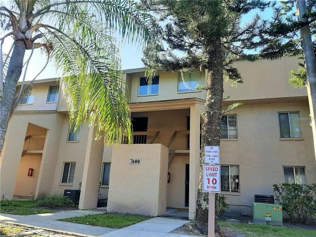 7600 ABBEY LANE UNIT C TAMPA, FL 33617