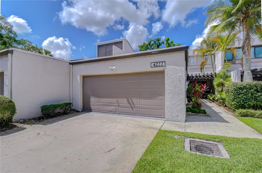 4222 FAIRWAY CIRCLE TAMPA, FL 33618