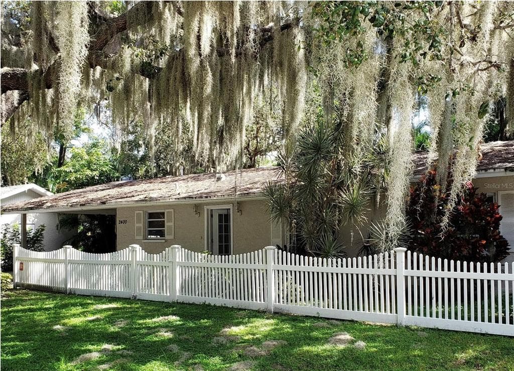 2400 IXORA AVENUE