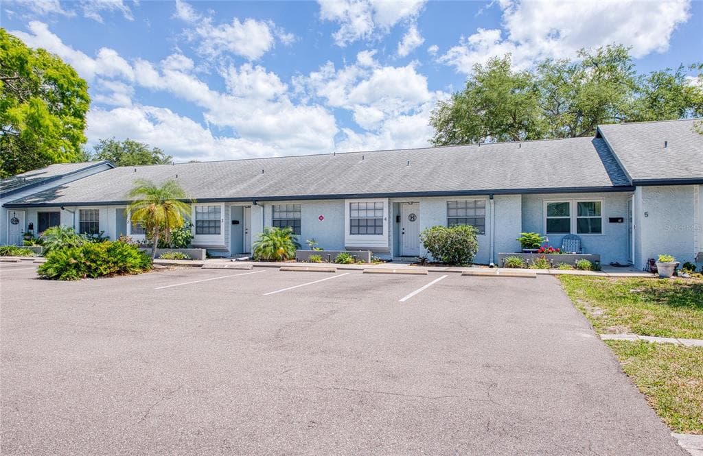 366 47TH AVENUE N UNIT 3 ST PETERSBURG, FL 33703
