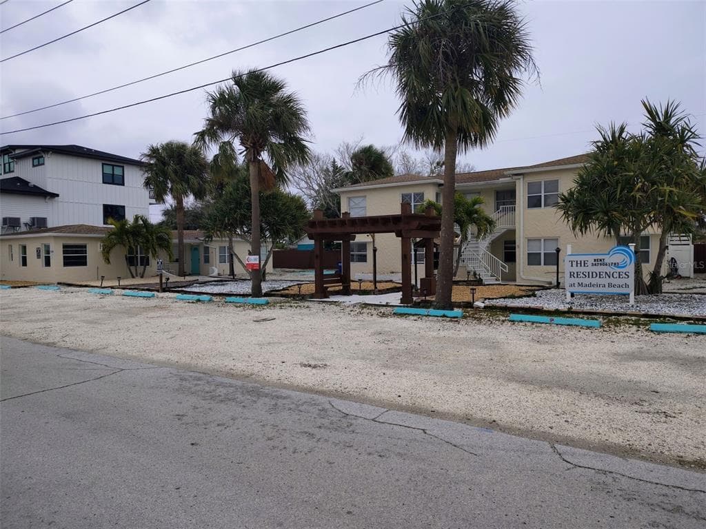 115 145TH AVENUE E UNIT 4 MADEIRA BEACH, FL 33708