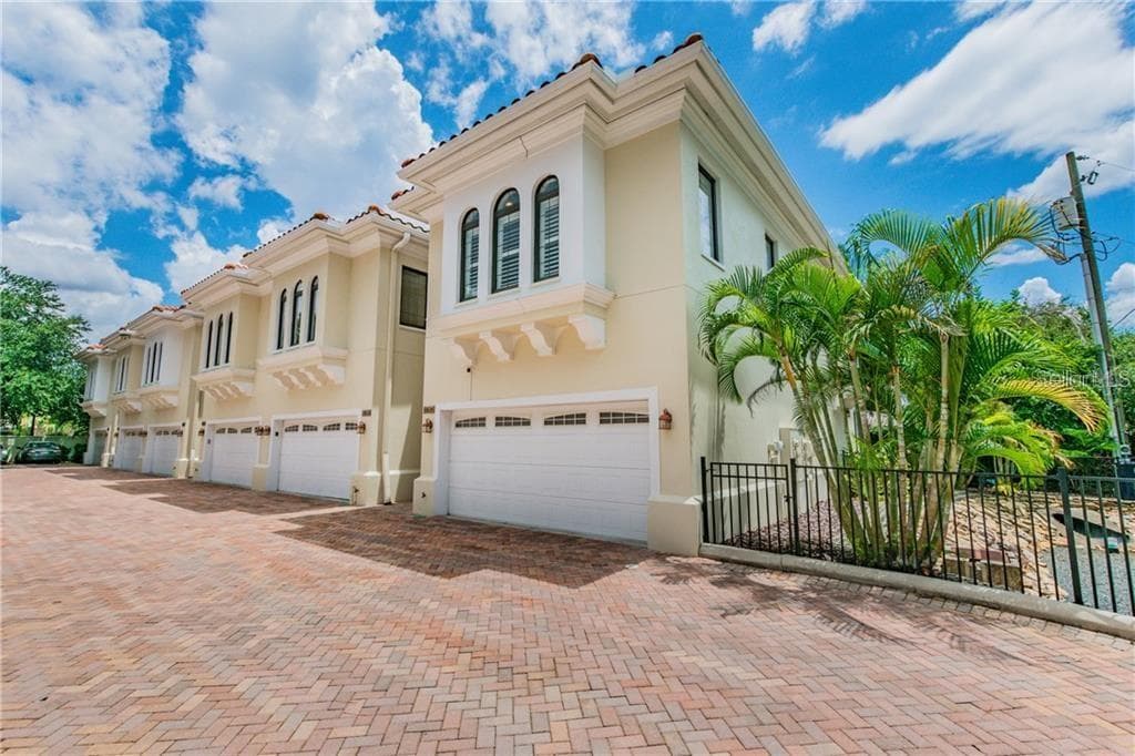 3814 VILLAS DEL SOL COURT TAMPA, FL 33609