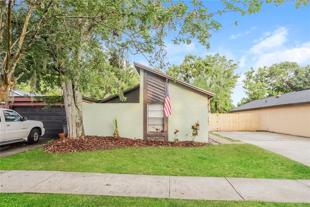 1933 GREGORY DRIVE TAMPA, FL 33613