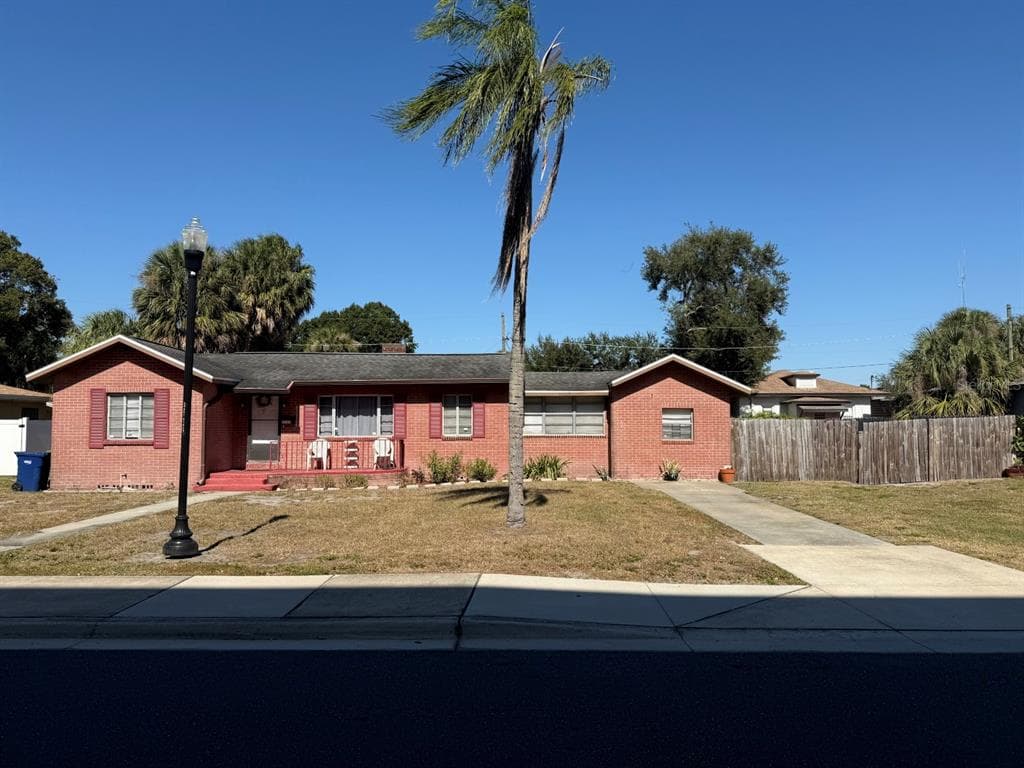 1715 W CARMEN STREET