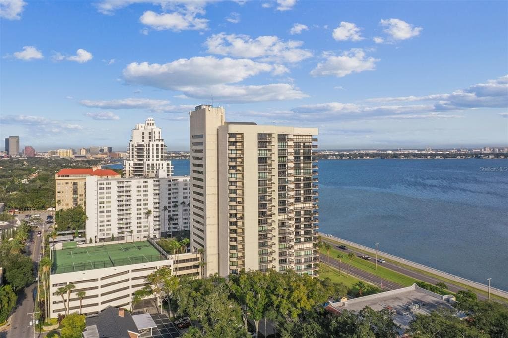 2413 BAYSHORE BOULEVARD UNIT 202 TAMPA, FL 33629