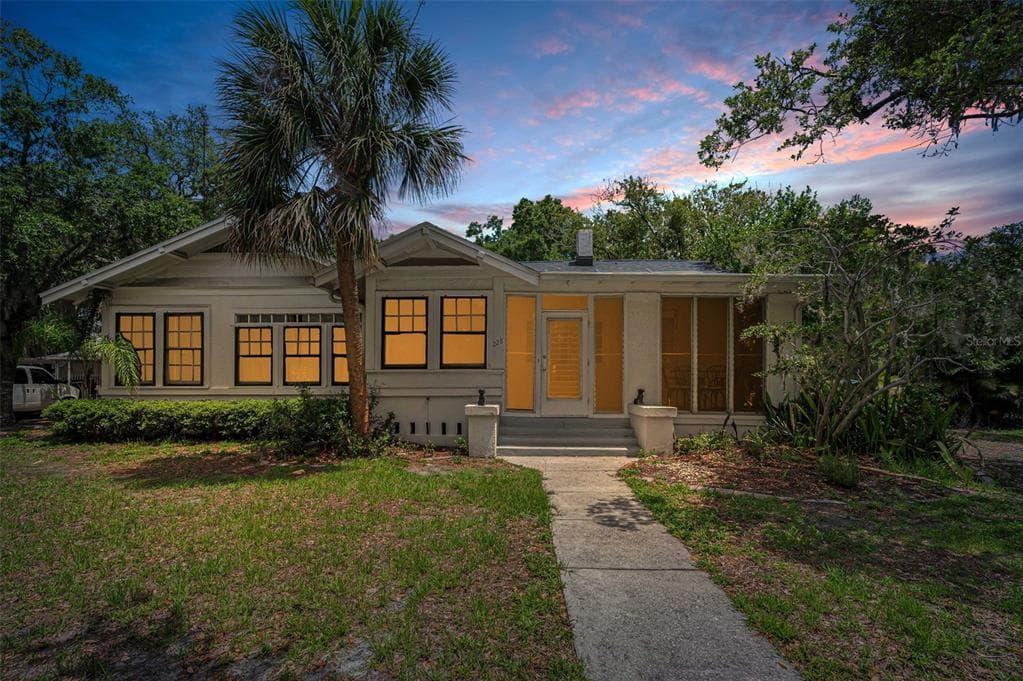 228 PRESIDENT STREET DUNEDIN, FL 34698