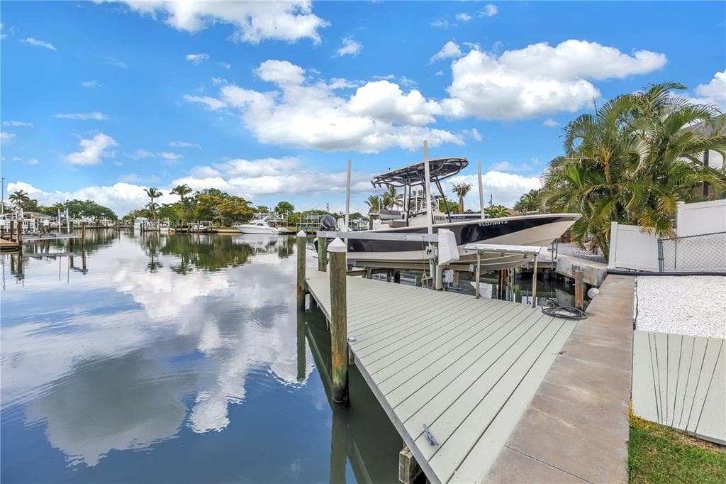 4911 PALMETTO POINT DRIVE