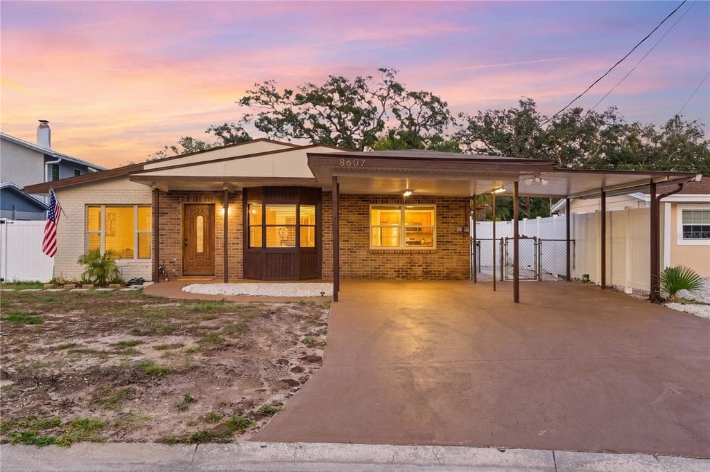 8607 MAY CIRCLE