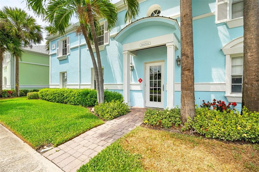 5052 STARFISH DRIVE SE UNIT D ST PETERSBURG, FL 33705
