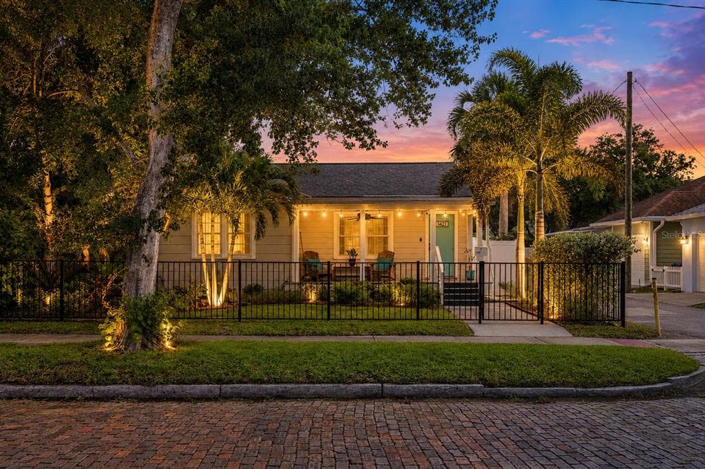1421 21ST AVENUE N ST PETERSBURG, FL 33704