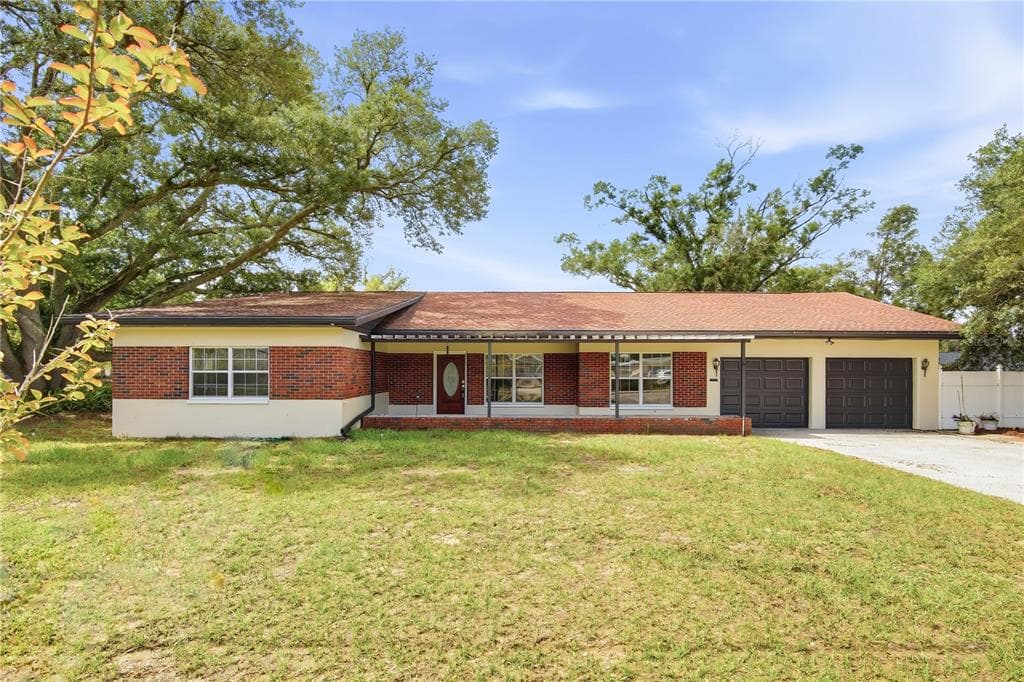 6121 WHITEWAY DRIVE TAMPA, FL 33617