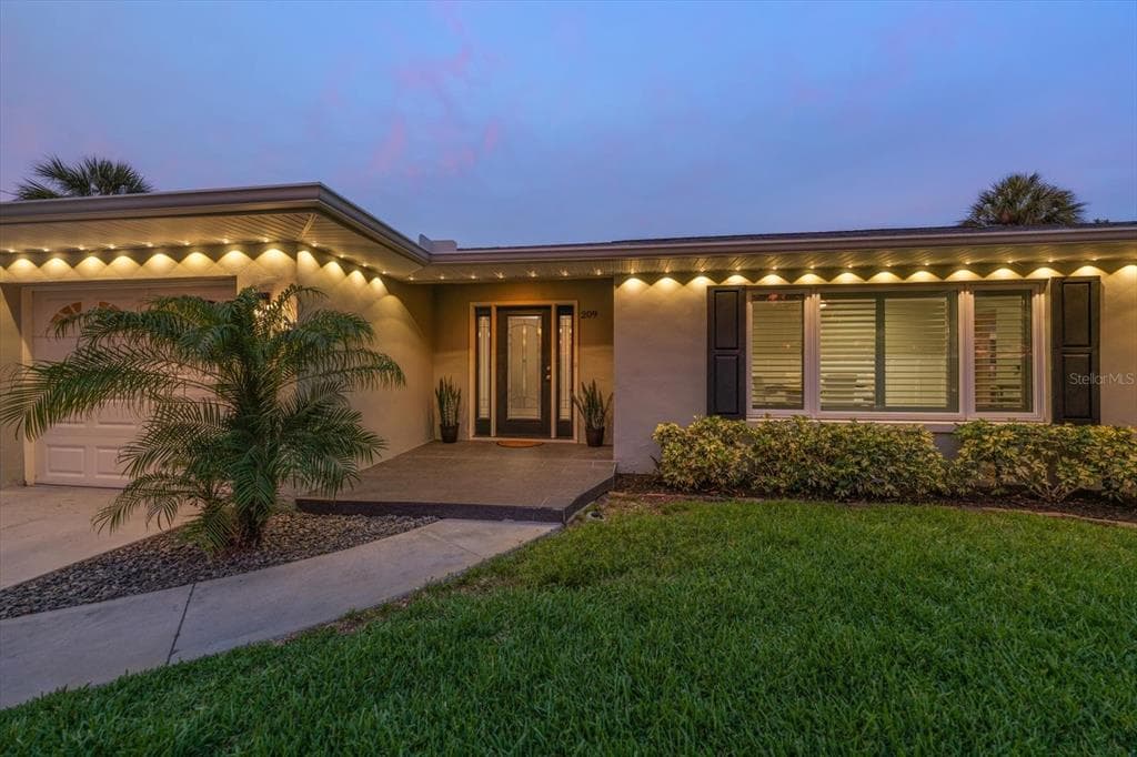 209 LIVE OAK LANE LARGO, FL 33770