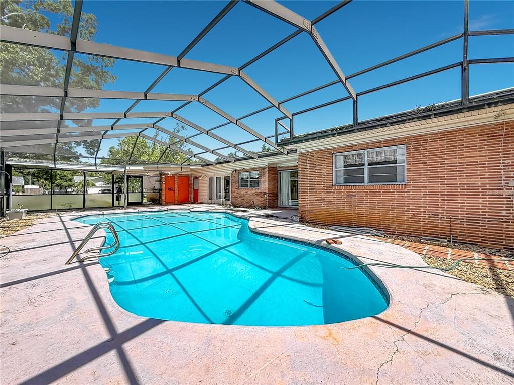 605 COURTNEY DRIVE