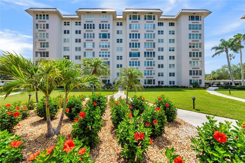 622 EDGEWATER DRIVE UNIT 823