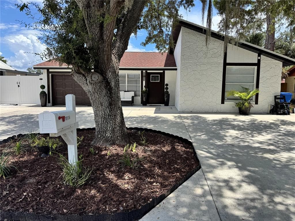 10114 BRIARWICK COURT