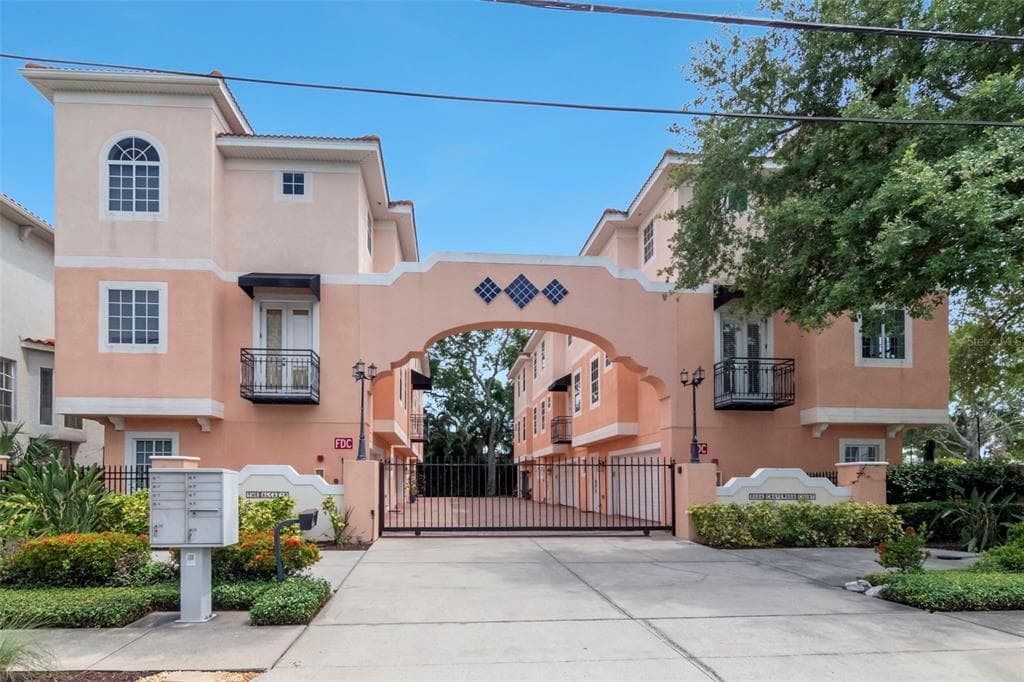 3025 W GROVEWOOD COURT UNIT 3