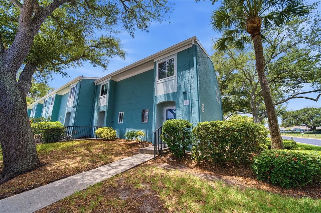 182 115TH AVENUE N UNIT 182