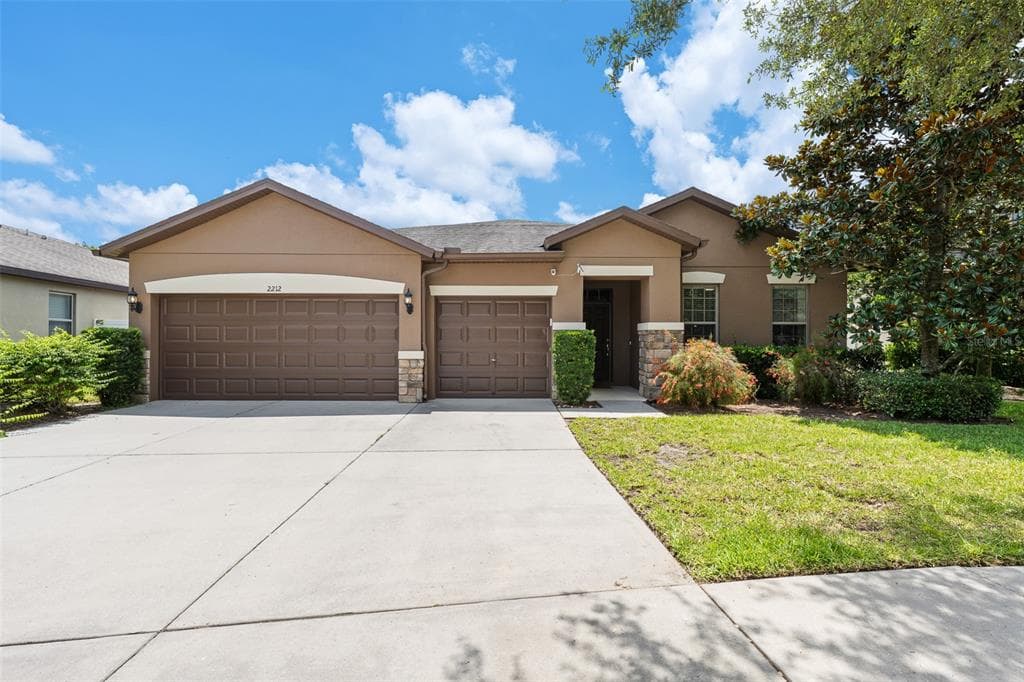 2212 LANDSIDE DRIVE