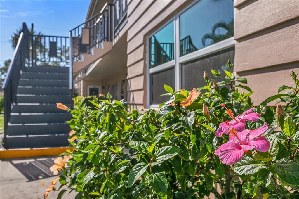216 36TH AVENUE N UNIT 202B