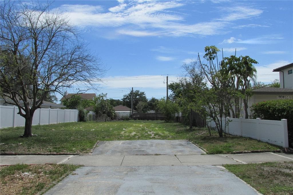 508 E DAVIS BOULEVARD