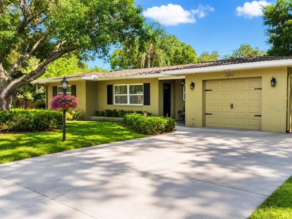1637 WHITEWOOD DRIVE