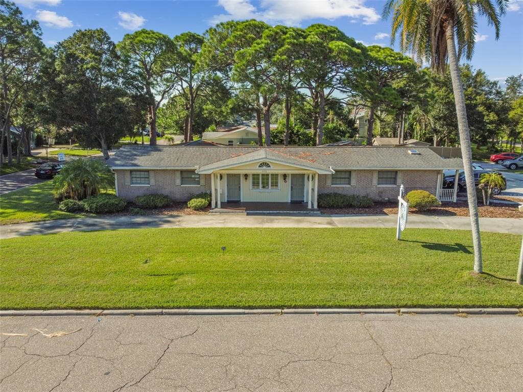 605 PALM BOULEVARD