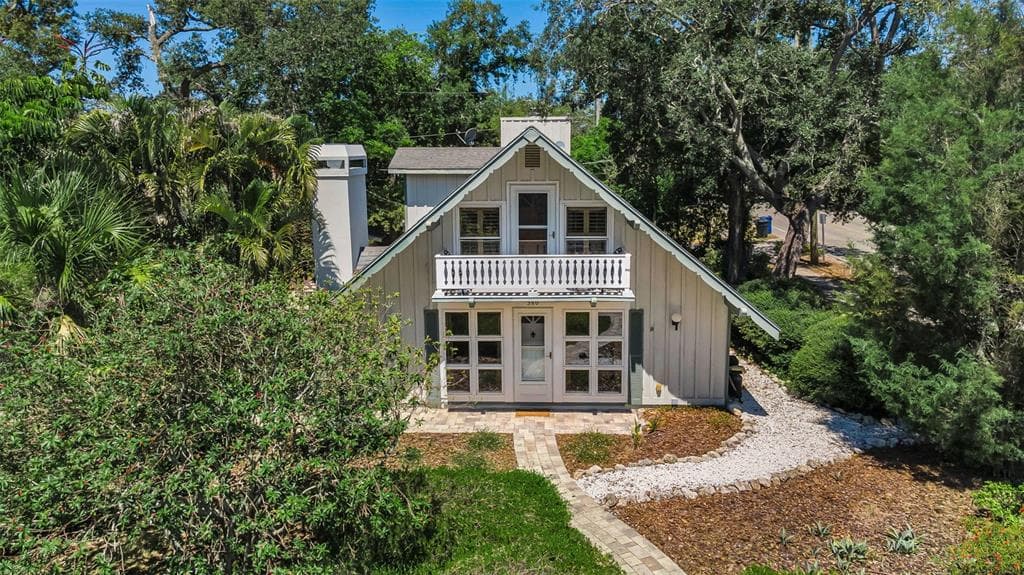 380 COLONIAL COURT DUNEDIN, FL 34698