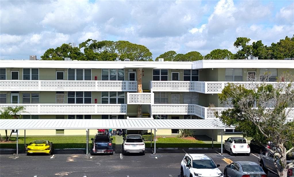 4890 BAY ST NE UNIT 324 ST PETERSBURG, FL 33703