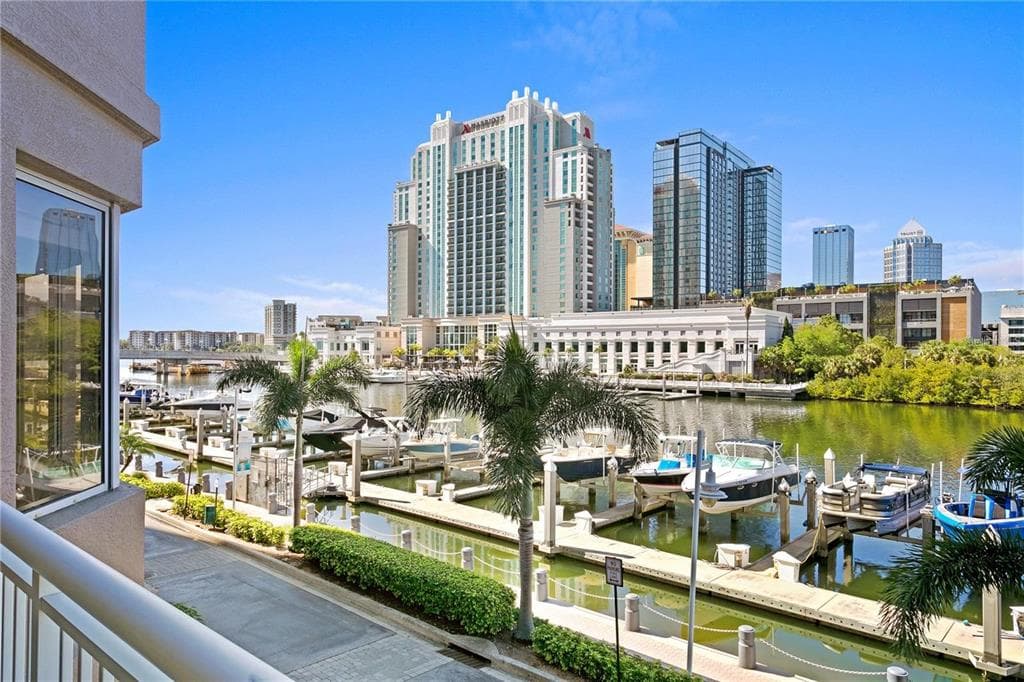 371 CHANNELSIDE WALK WAY UNIT 17 TAMPA, FL 33602
