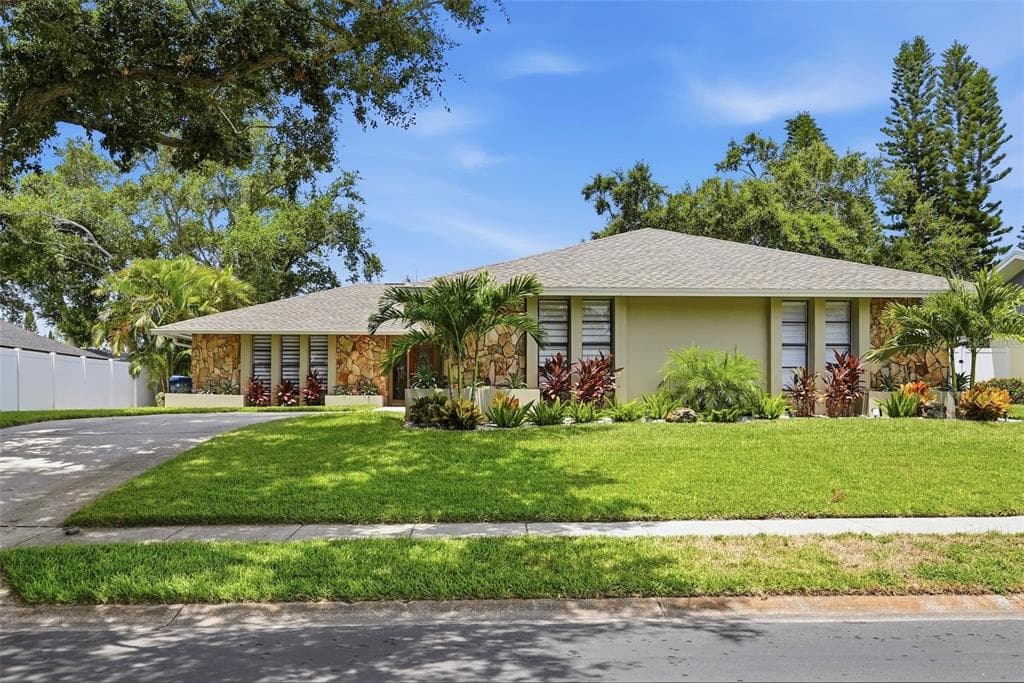707 KNOLLWOOD DRIVE