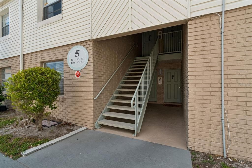 7210 N MANHATTAN AVENUE UNIT 523