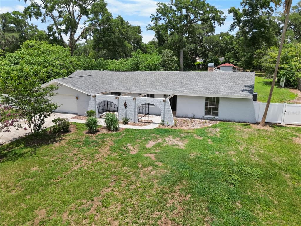 3104 FAIRLEA LANE VALRICO, FL 33596