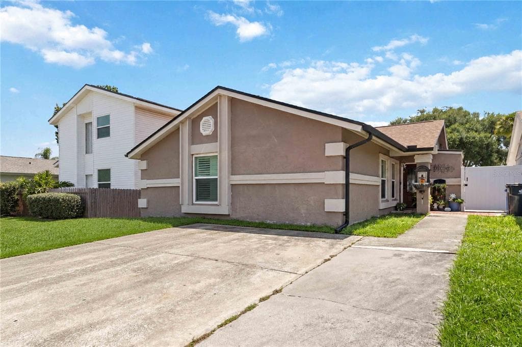 10327 PARKCREST DRIVE