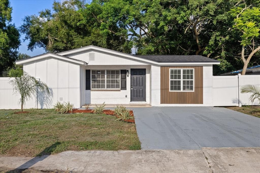 8711 N RIVER FOREST CIRCLE